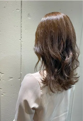 ミディアム カラー 似合わせレイヤー 阿波座/ふじむらのヘアスタイル