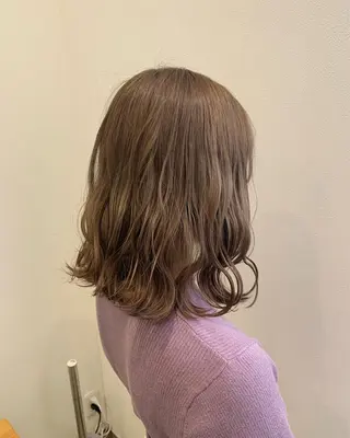ミディアム カラー 長山 茉白のヘアスタイル