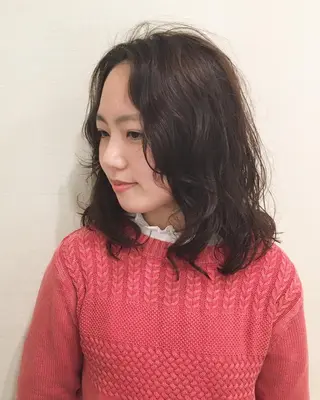 セミロング カラー パーマ 白浜 サキのヘアスタイル