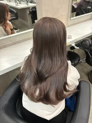 セミロング カラー 抜け感レイヤー︴ ニュアンスカラーのヘアスタイル