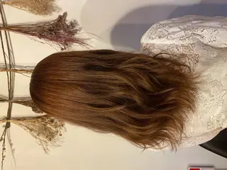 セミロング ブリーチ・カットモデ ル募集中🫧高口小春のヘアスタイル