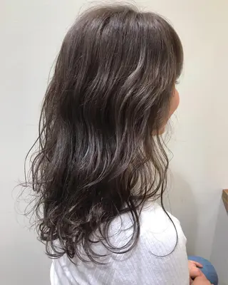 セミロング カラー 🍋透け感カラー🍃 オリーブ🍐Kahoのヘアスタイル