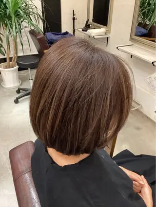 ミディアム 白髪ぼかしハイライト 🌈福士由美子のヘアスタイル