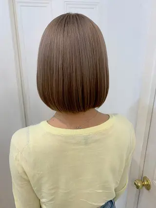 ショート カラー wakana/ 柔らかベージュカラーのヘアスタイル