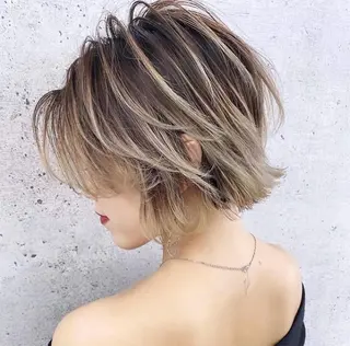 ショート 🫧バレイヤージュ/ ハイトーン/ミズキのヘアスタイル