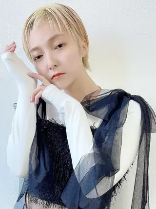 ショート カラー 小顔レイヤー/ ベージュ🤍Rieのヘアスタイル