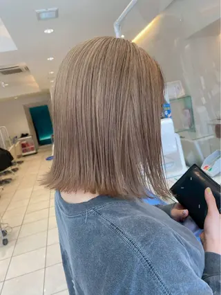 ミディアム カラー ブリーチ透明カラー/ レイヤーカット海希のヘアスタイル