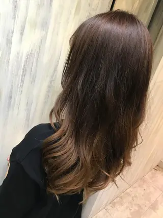 セミロング カラー shi hoのヘアスタイル