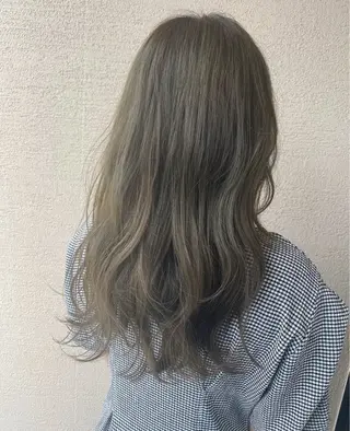ロング カラー Reka .のヘアスタイル