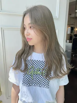 ロング カラー 安藤 佑衣のヘアスタイル