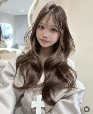 カラー 韓国風トレンド🩶 レイヤースタイルのヘアスタイル
