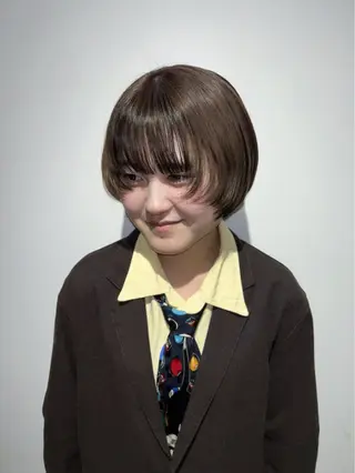 ショート カラー 杏華レイヤー/ パーマ/ハイトーンのヘアスタイル
