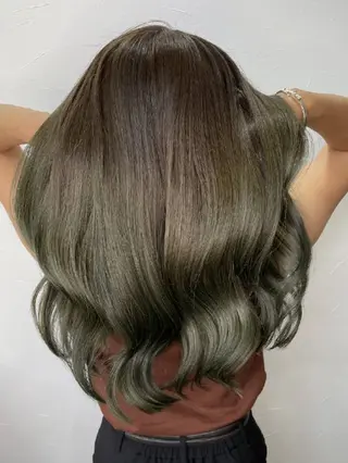 ロング 前田 かおりのヘアスタイル