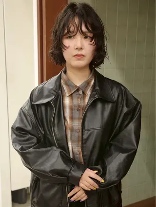 ショート カラー パーマ (h)wim ウィムのヘアスタイル