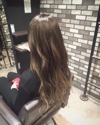 ロング カラー ハイトーンブリーチ 土坂 由志【京都】のヘアスタイル