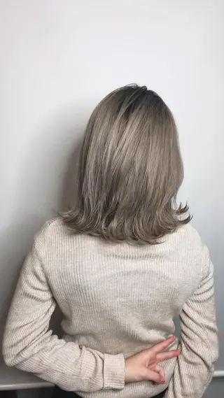 ミディアム カラー NINE+/代表 ブリーチ特化型サロンのヘアスタイル