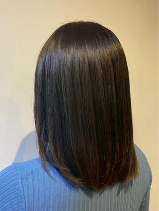 セミロング 西村雪菜 グレイカラーのヘアスタイル
