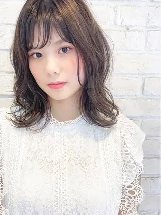 あやか 白髪ぼかしハイライトのヘアスタイル