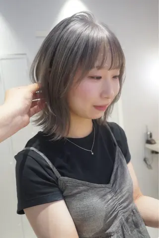 ショート カラー Ami/艶カラー/ レイヤー/ハイトーンのヘアスタイル