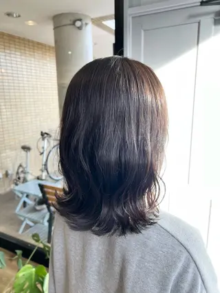 ミディアム カラー ツキダテ ユイのヘアスタイル