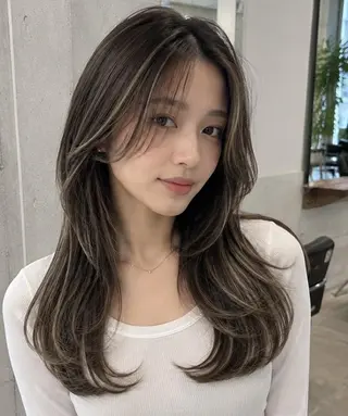 セミロング レイヤーハイライト ブリーチJUNKIのヘアスタイル