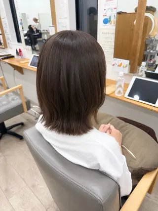 ミディアム ちほ/顔周りレイヤー /ベージュカラーのヘアスタイル