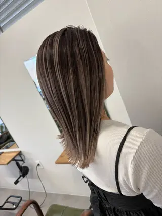 ミディアム カラー SHAFT Ieiriのヘアスタイル