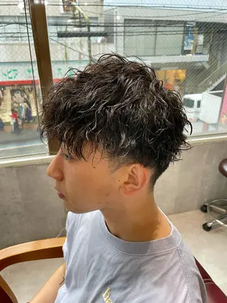 ショート パーマ メンズ 勝毛 広貴のヘアスタイル