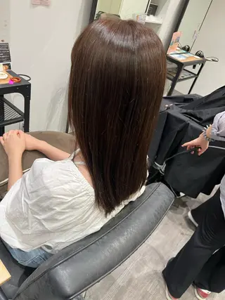 カラー KOKORO 中村 朱里のヘアスタイル