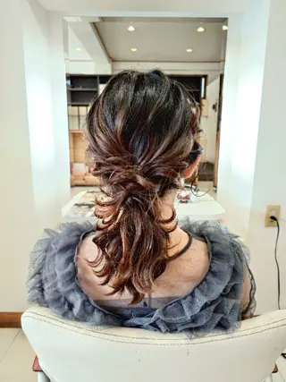 セミロング ヘアアレンジ ｷﾝｼﾞｮｳ ｴﾅﾐのヘアスタイル