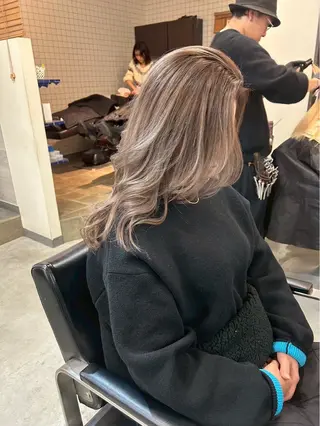 セミロング カラー LUCK ユナのヘアスタイル