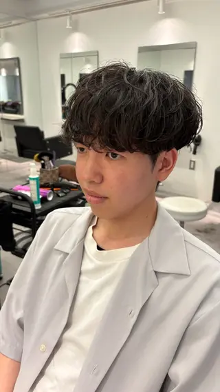 ミディアム パーマ メンズ 高橋 周のヘアスタイル