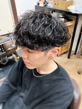 ショート パーマ メンズ 三谷 天兵のヘアスタイル