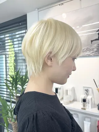 ショート ハイトーンカラー 🦋yuri🦋のヘアスタイル