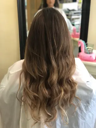 ロング カラー 鶴見 和美のヘアスタイル