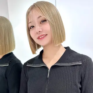 ショート カラー 🤍ハイトーン 🤍VIVIE🤍のヘアスタイル