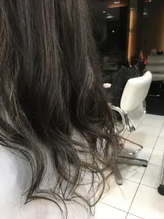 ミディアム カラー 白髪ぼかしハイライト 柳川拓哉のヘアスタイル