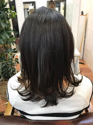 ミディアム 大澤 唯のヘアスタイル