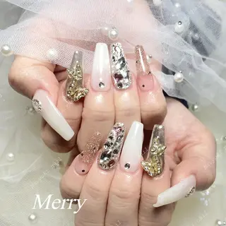 ネイル 🦋 Queenieのネイルデザイン