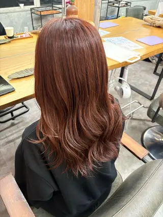 ロング シモイケ ルアのヘアスタイル