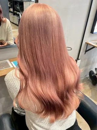 ロング 紅/透明感カラー /カットのヘアスタイル
