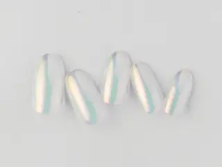ショート Tiary🤍 Sachikaのネイルデザイン