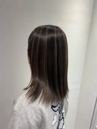 ミディアム カラー 松下 茉紀👱🏻♀️のヘアスタイル