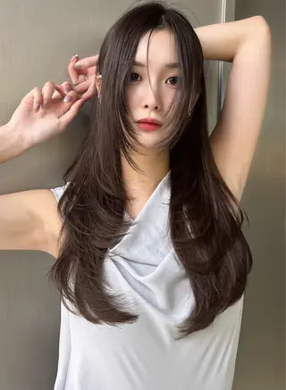 ロング カラー 暗髪、透明感 レイヤー指名No.1のヘアスタイル