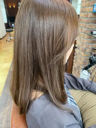 セミロング カラー DOLCE尾亦 花織のヘアスタイル