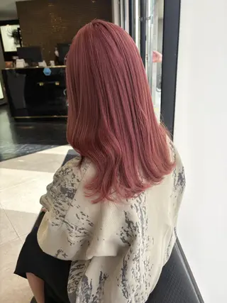 ロング 山岸 朱里のヘアスタイル
