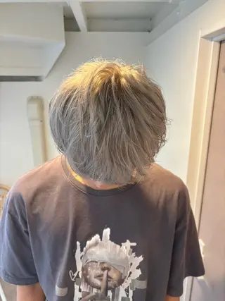 ショート カラー メンズ mitsuki ブリーチモデルのヘアスタイル