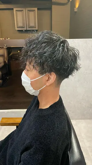 ショート パーマ メンズ 勝毛 広貴のヘアスタイル
