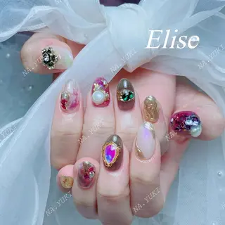 ネイル 🦋 Queenieのネイルデザイン