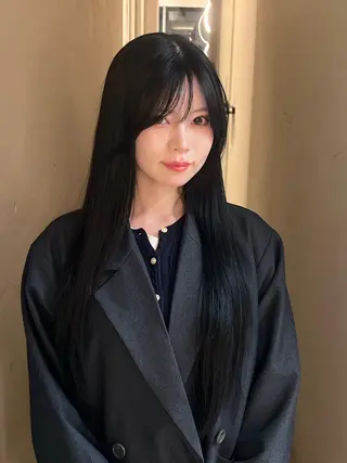 ロング カラー 吉田 紫音のヘアスタイル